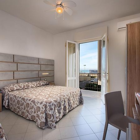 Hotel Vallechiara Lido Di Savio Buitenkant foto