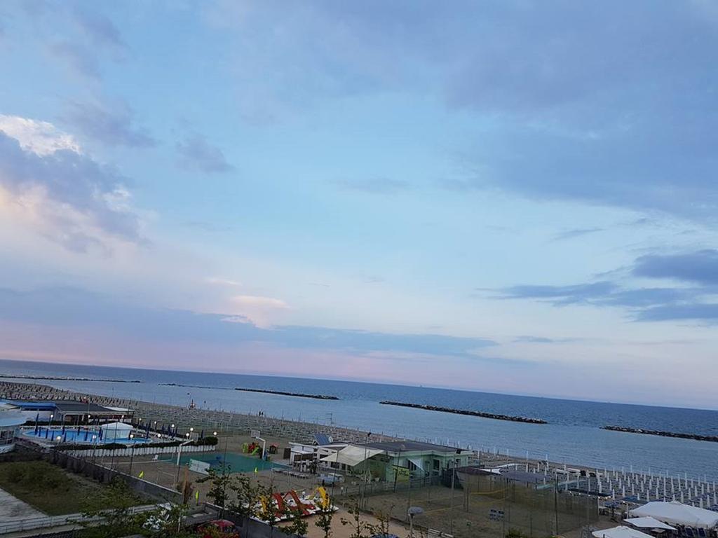 Hotel Vallechiara Lido Di Savio Buitenkant foto