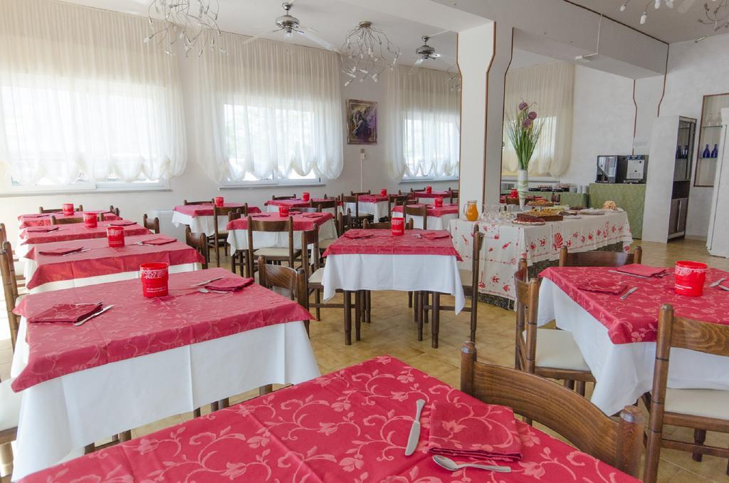 Hotel Vallechiara Lido Di Savio Buitenkant foto