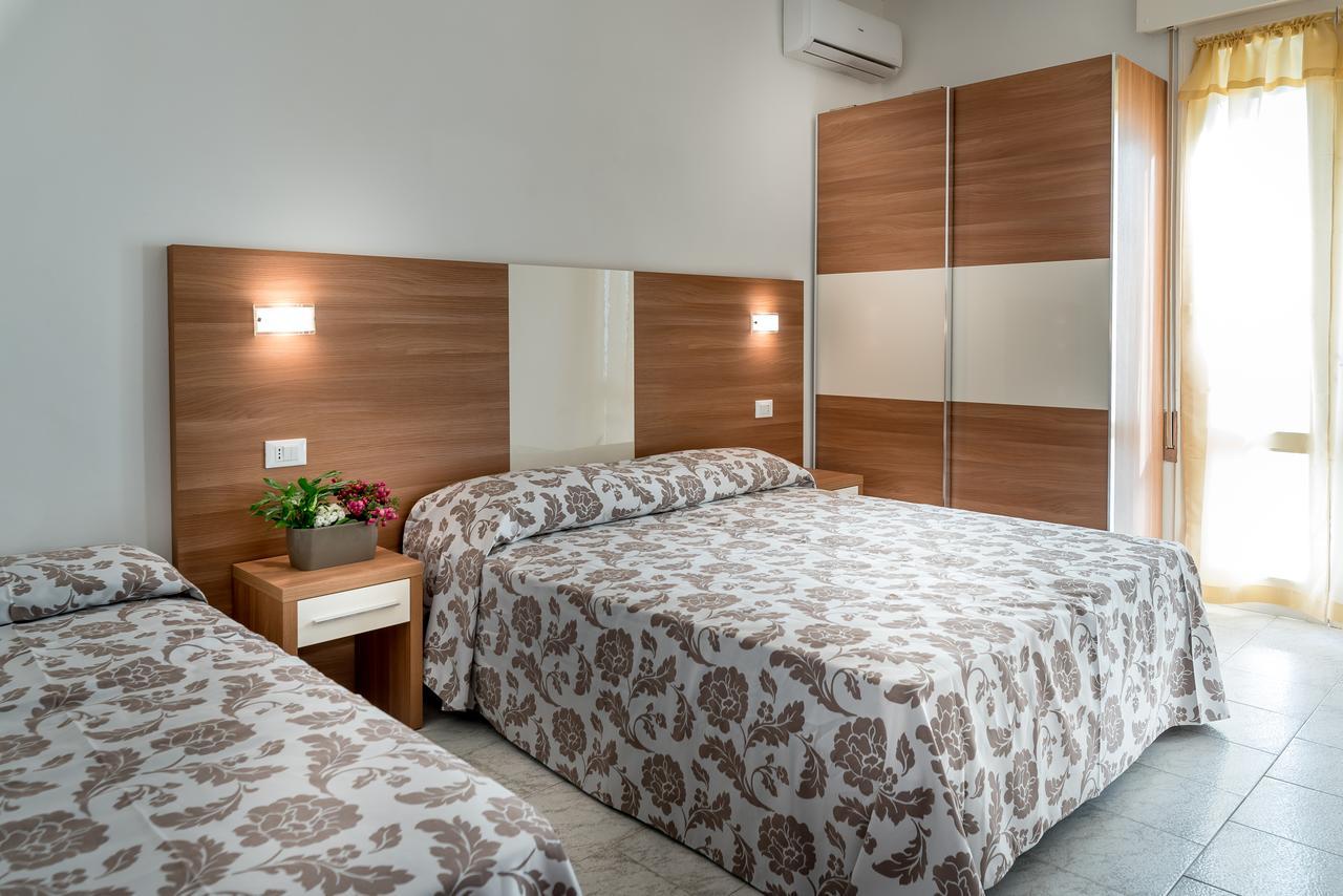 Hotel Vallechiara Lido Di Savio Buitenkant foto