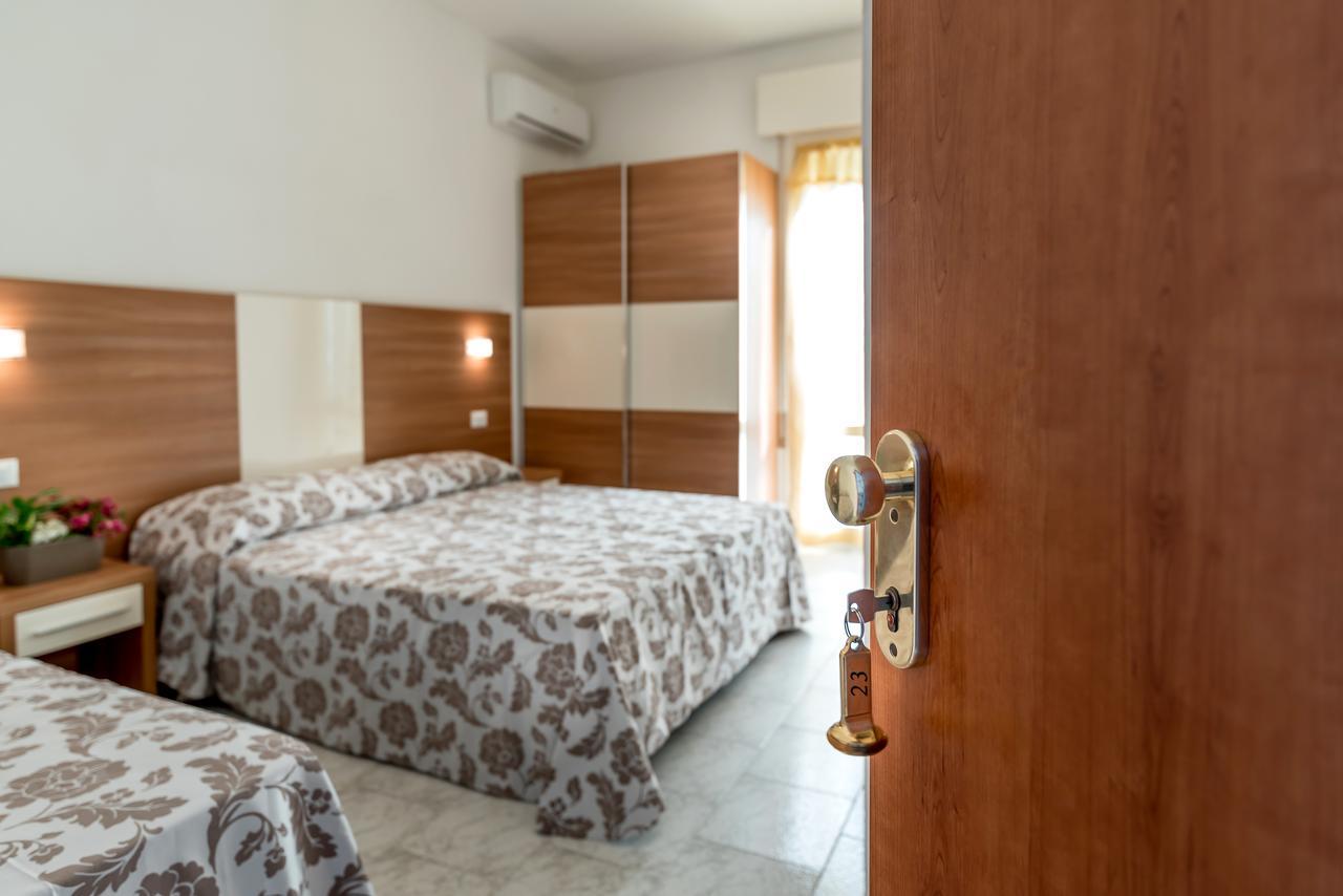 Hotel Vallechiara Lido Di Savio Buitenkant foto
