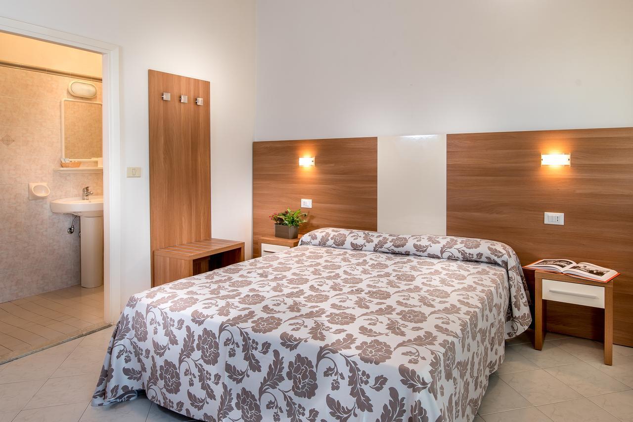 Hotel Vallechiara Lido Di Savio Buitenkant foto