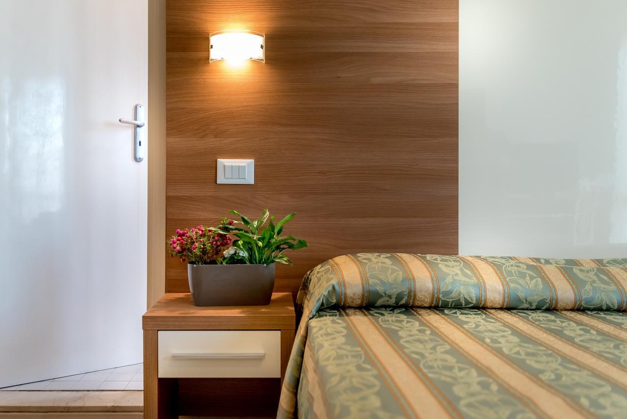 Hotel Vallechiara Lido Di Savio Buitenkant foto