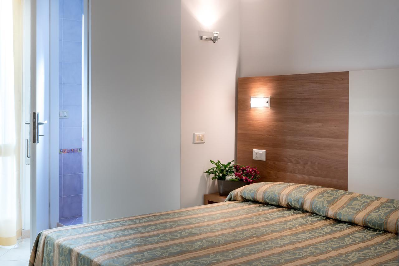 Hotel Vallechiara Lido Di Savio Buitenkant foto
