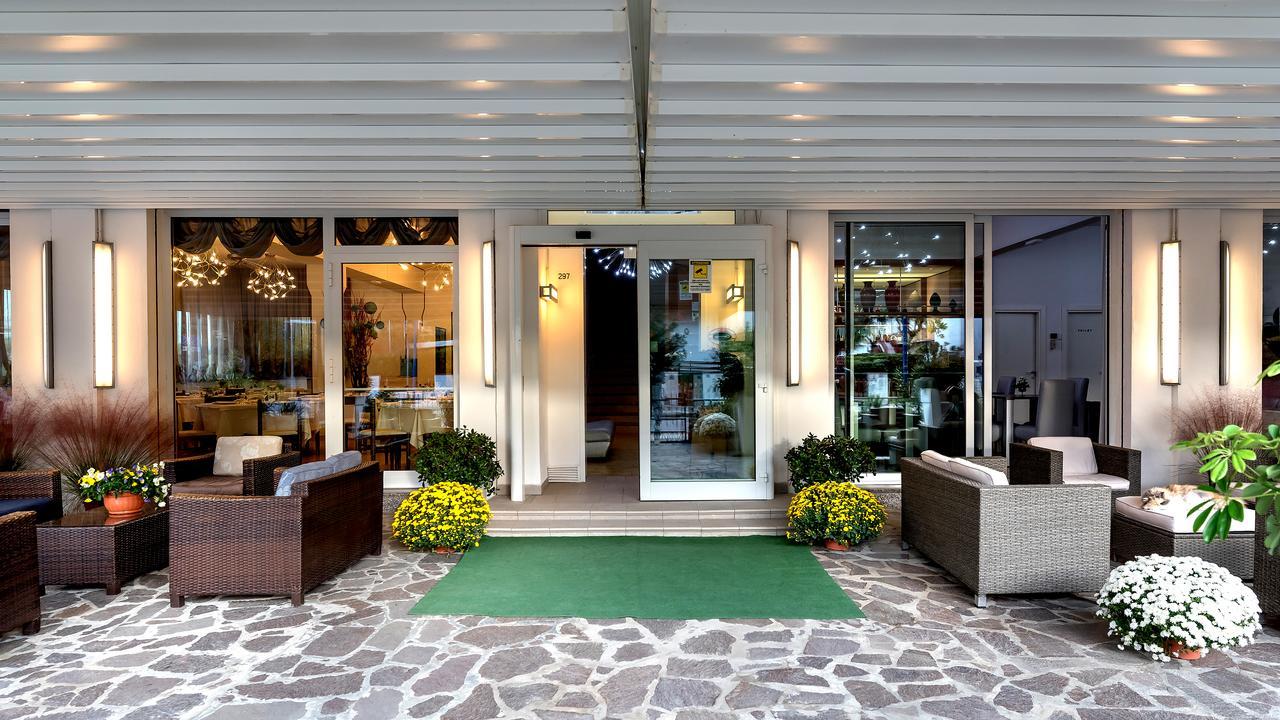 Hotel Vallechiara Lido Di Savio Buitenkant foto