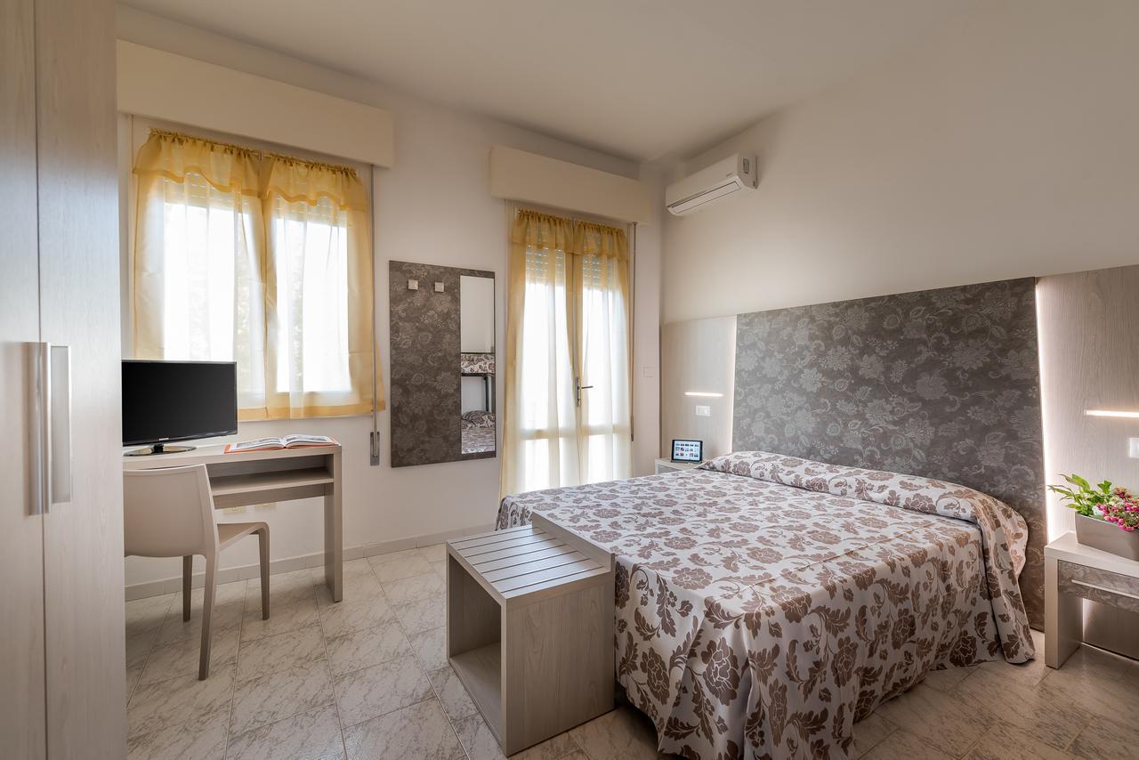 Hotel Vallechiara Lido Di Savio Buitenkant foto