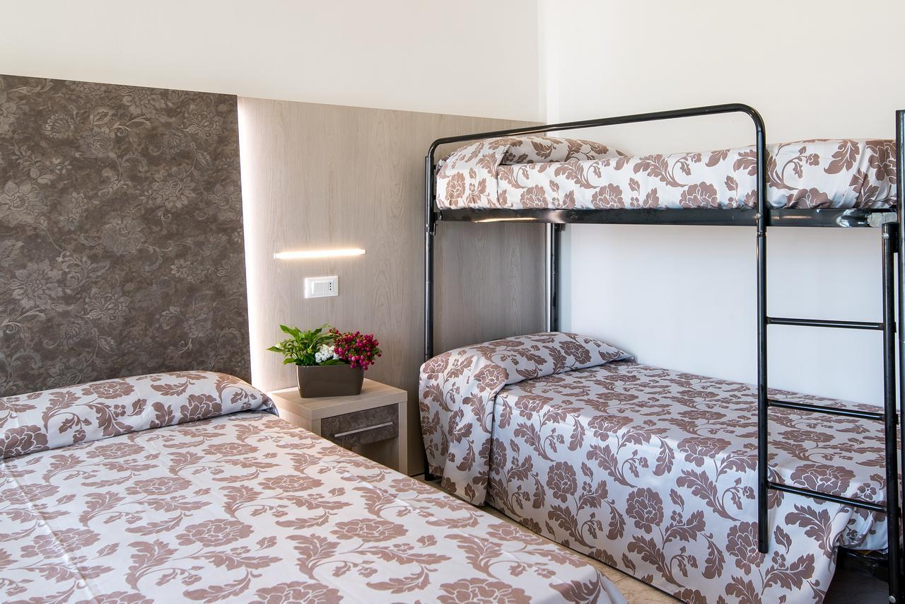 Hotel Vallechiara Lido Di Savio Buitenkant foto