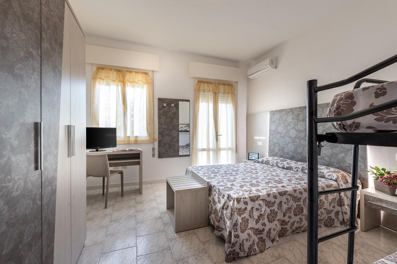 Hotel Vallechiara Lido Di Savio Buitenkant foto