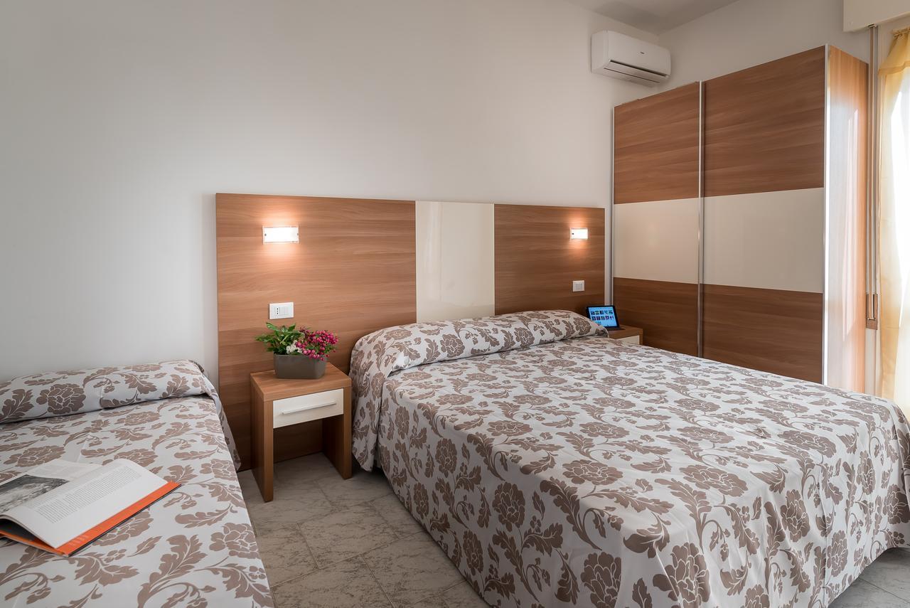 Hotel Vallechiara Lido Di Savio Buitenkant foto