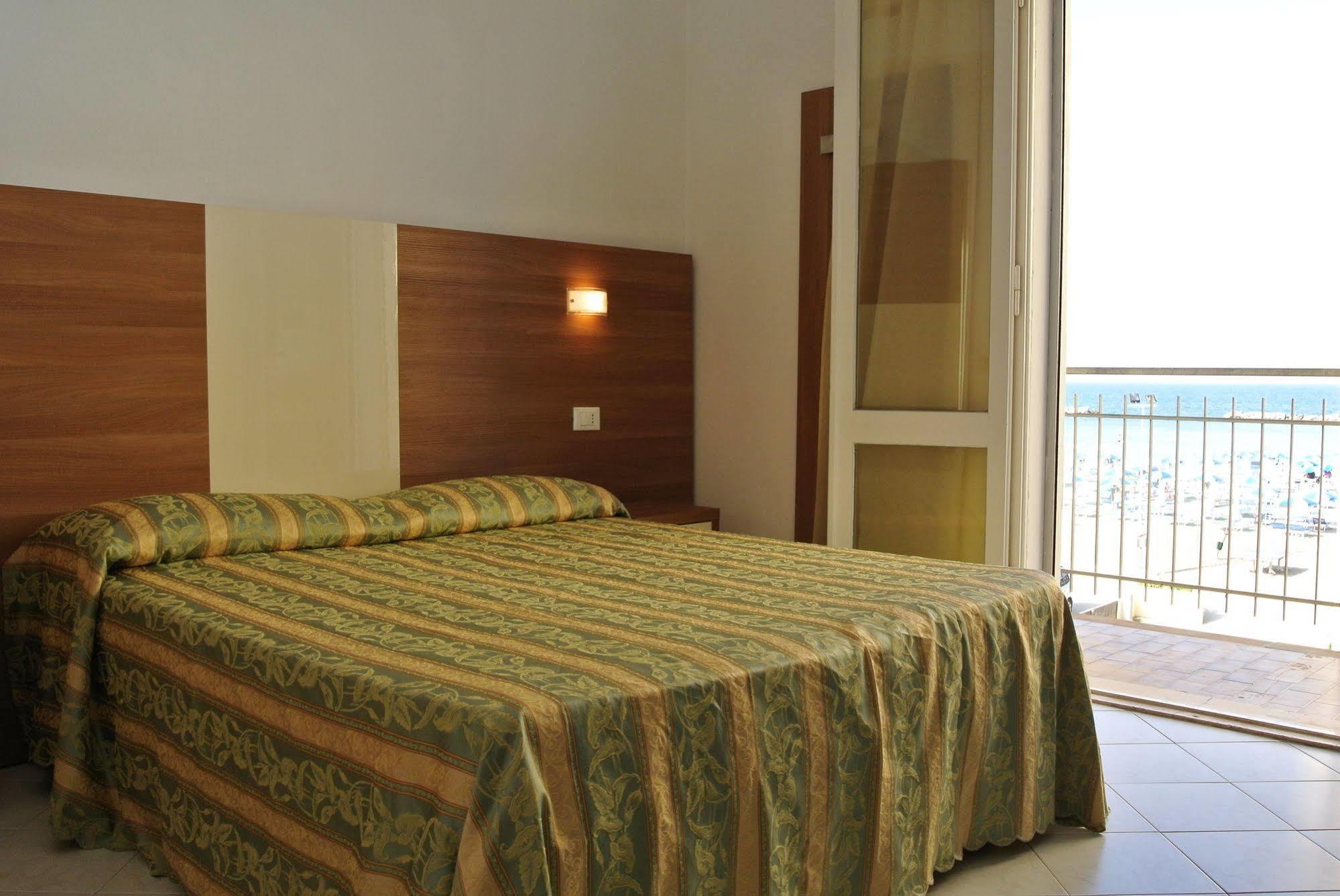 Hotel Vallechiara Lido Di Savio Buitenkant foto