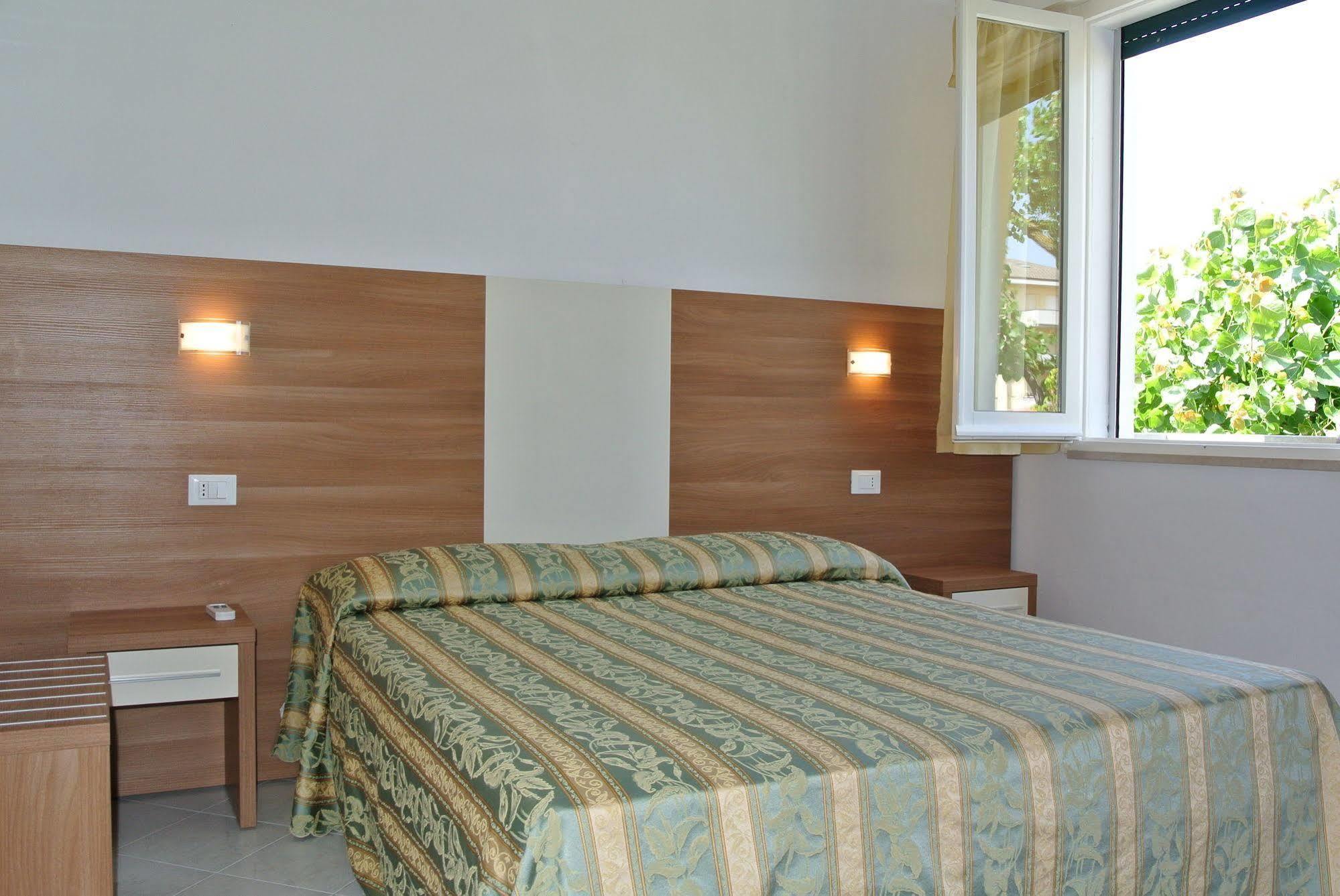 Hotel Vallechiara Lido Di Savio Buitenkant foto