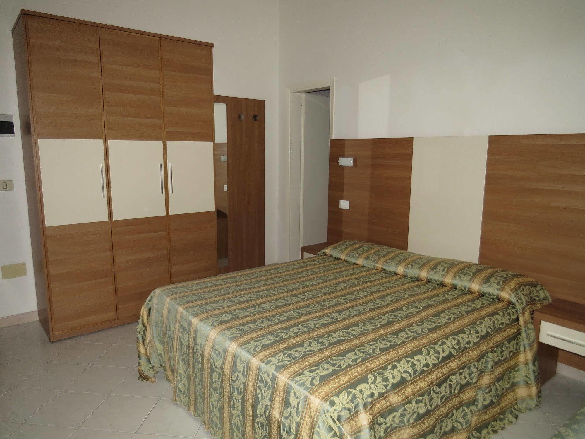 Hotel Vallechiara Lido Di Savio Buitenkant foto